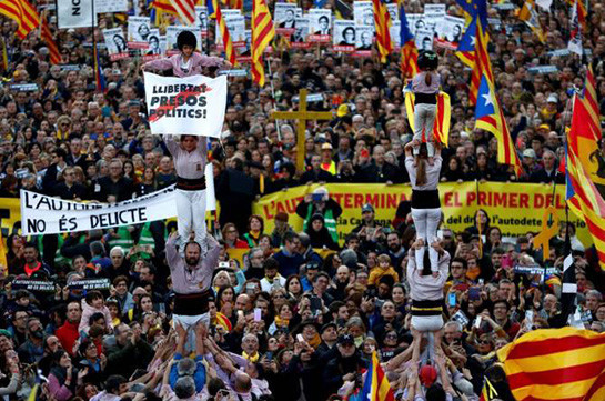 Число пострадавших во время акций сторонников независимости Каталонии достигло 53