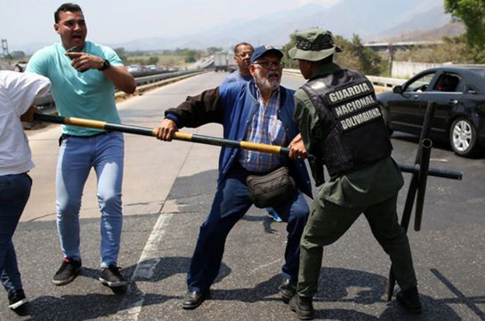 Venezuela crisis: Maduro closing border with Brazil