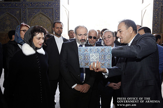 Возглавляемая премьер-министром Пашиняном делегация в Исфахане