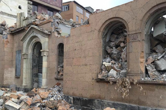 Бывший и нынешний мэры Еревана проводят тот же курс – акция в защиту разрушаемого здания министерства просвещения на ул. Хоренаци 13