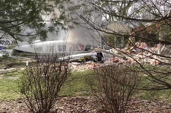 Двухмоторный самолет упал на жилой дом в штате Огайо