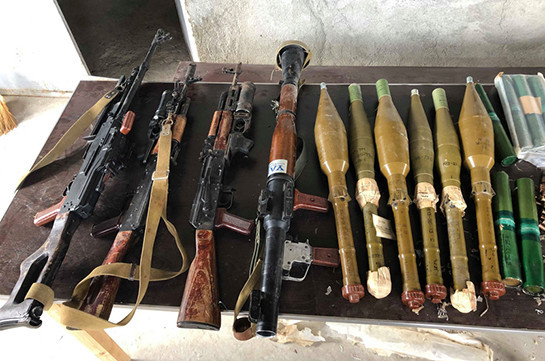 Արմավիրի ոստիկանները Արշալույս գյուղում հայտնաբերել են մեծ քանակությամբ ապօրինի պահվող զենք-զինամթերք