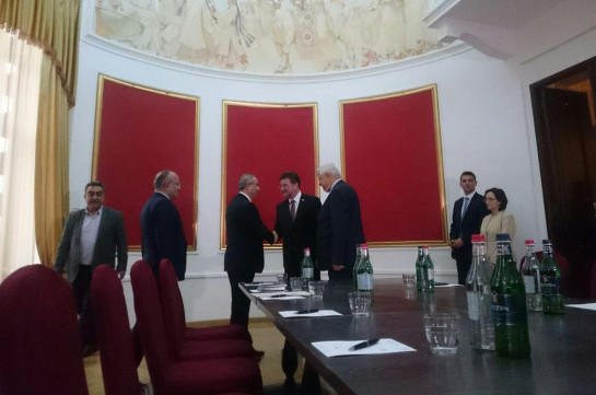 В Ереване стартовала встреча главы МИД Арцаха и действующего председателя ОБСЕ