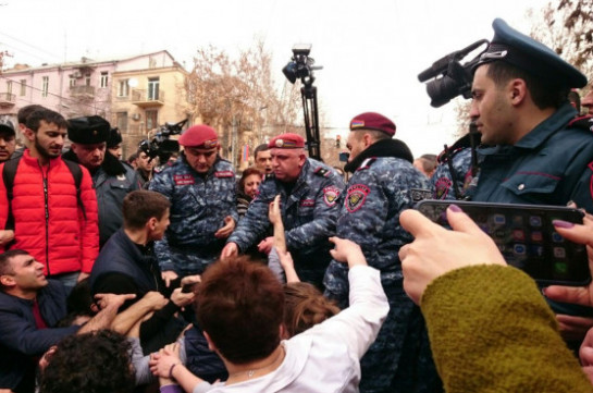 Полиция Армении задержала 16 человек – участников акции протеста