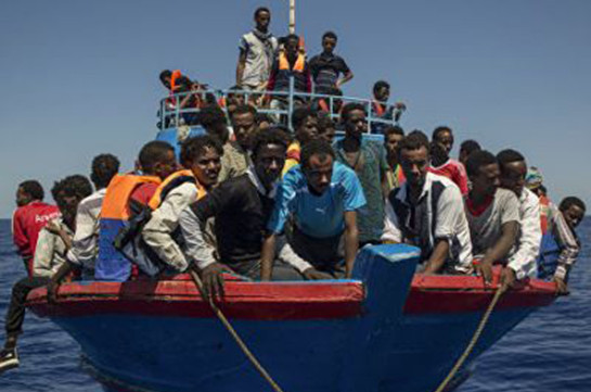 Власти Италии запретили заход очередному судну с мигрантами