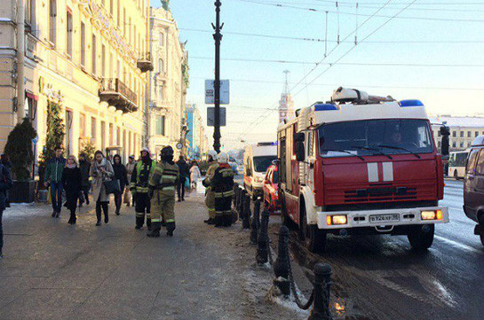Пять школ эвакуировали из-за угрозы взрыва в Петербурге