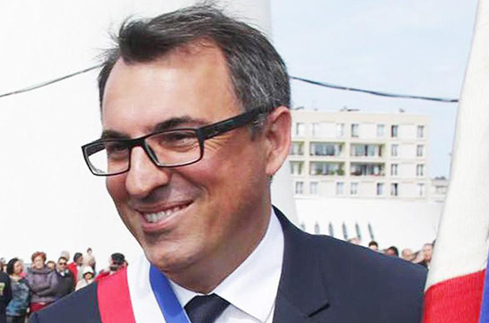 Мэр французского Гавра ушел в отставку из-за скандала с фото в стиле "ню"