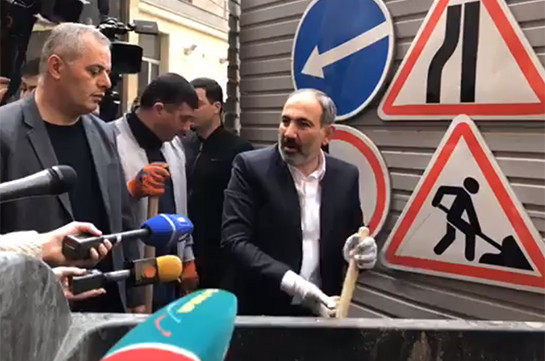 Armenian PM participates in cleanup works