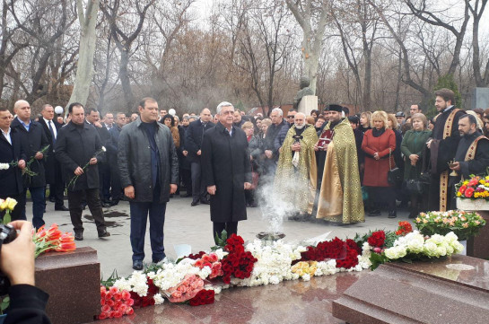 Serzh Sargsyan pays tribute to memory of deceased PM Andranik Margaryan (photos)