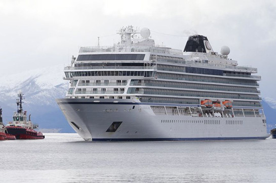 Norway cruise ship arrives at port after passenger airlifts