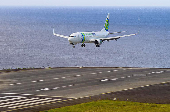 Boeing 737-ը չնախատեսված վայրէջք է կատարել գարշահոտության պատճառով