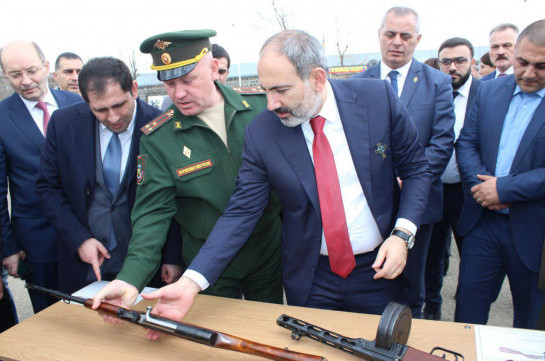 Премьер-министр Армении посетил российскую военную базу в Гюмри