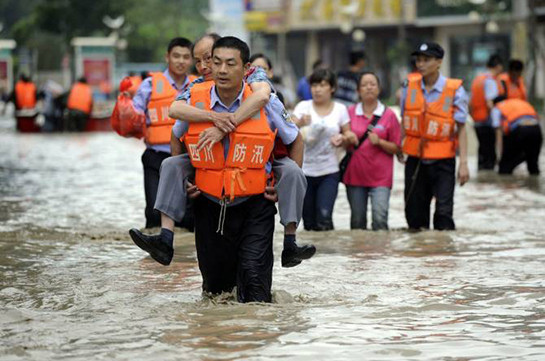 Число жертв наводнений на юге Китая возросло до девяти