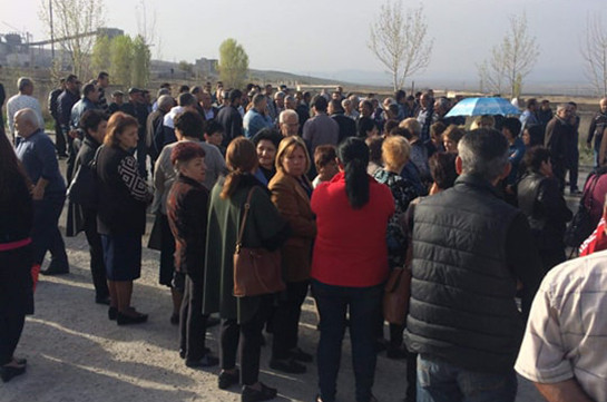 Employees of Ararat Cement plant protest against dismissals