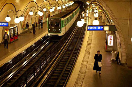 Ближайшие к Нотр-Даму станции парижского метро закрыты