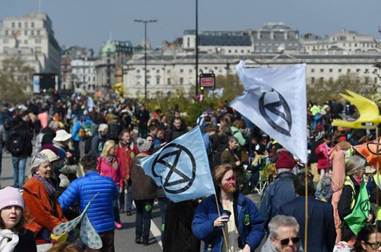 Լոնդոնում ավելի քան 100 մարդ է բերման ենթարկվել բնապահպանական ակտիվիստների բողոքներից հետո