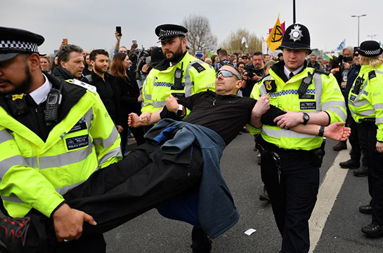 Լոնդոնում բերման է ենթարկվել մոտ 300 բնապահպանական ակտիվիստ