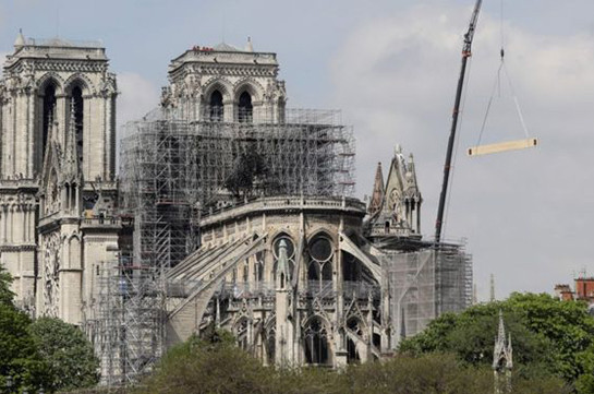 Notre-Dame fire: Temporary wooden cathedral proposed