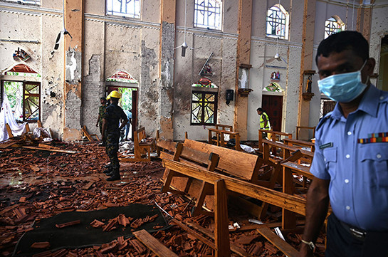 Жители Шри-Ланки почтили память жертв терактов тремя минутами молчания