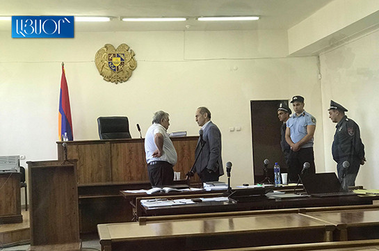 Дело в суде и в этих условиях побег Роберта Кочаряна уже становится возможным – прокурор представил основания ареста