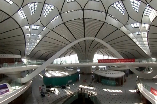 В Китае начал работу один из крупнейших аэропортов мира (Видео)