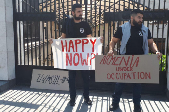 “Armenia under occupation” action held before EU Yerevan office (photos)