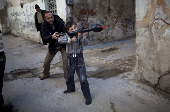 Террористы намерены использовать для терактов детей боевиков, заявили в ФСБ