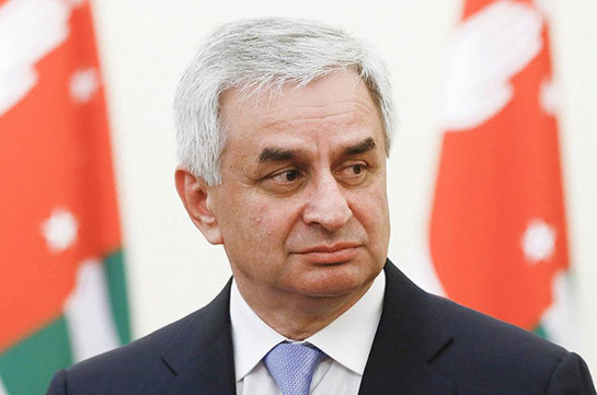 Президент Абхазии обвинил оппозицию в попытках захвата власти