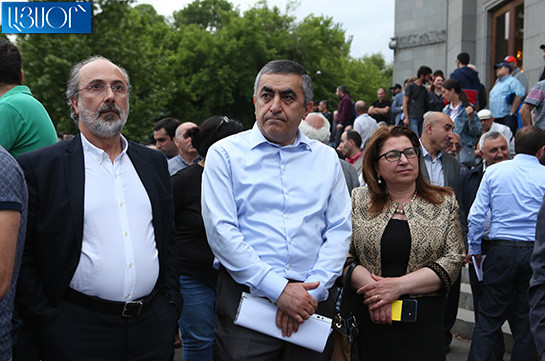 Дошли до того, что от имени народа можно свергать конституционный строй и обходить законы – Армен Рустамян