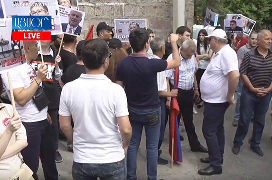 VETO conducts another protest action in front of Soros office in Yerevan, situation is tense