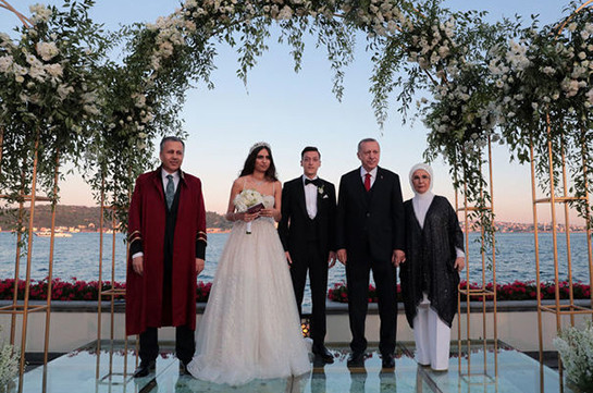 Эрдоган стал свидетелем на свадьбе игрока «Арсенала» Озила