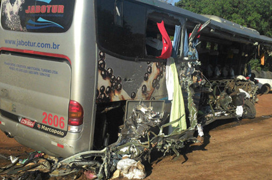В Бразилии десять человек погибли в ДТП с туристическим автобусом