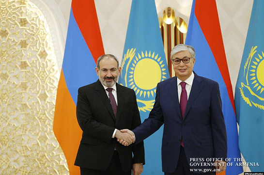 Никол Пашинян провел телефонный разговор с новоизбранным президентом Казахстана