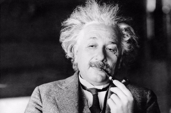 В США на аукционе выставили письма Альберта Эйнштейна