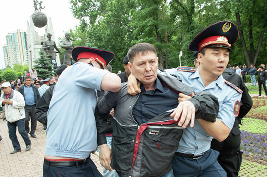 Генпрокуратура Казахстана сообщила о 957 задержанных со дня президентских выборов