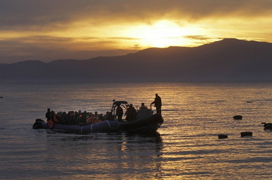 Число погибших при крушении лодки у берегов Турции возросло до 12