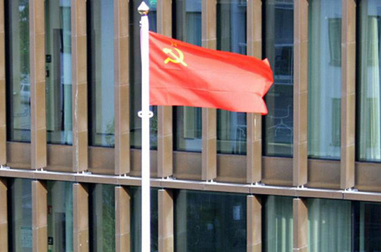 В шведской коммуне над зданием администрации подняли флаг СССР