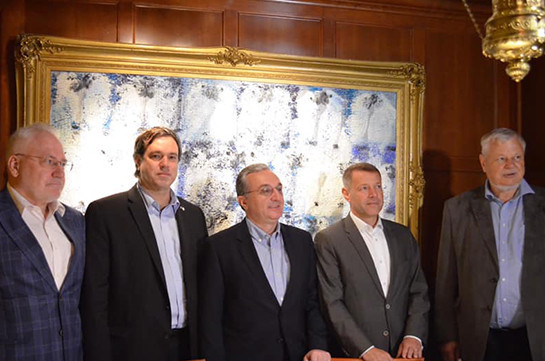 Глава МИД Армении в Вашингтоне встретился с посредниками по Карабаху