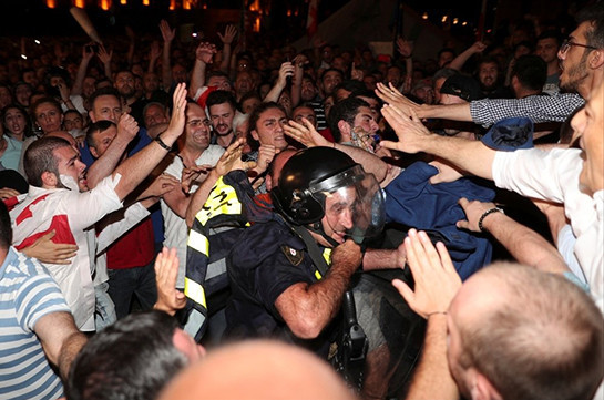 240 человек пострадали во время протеста в Тбилиси