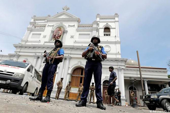 Президент Шри-Ланки продлил на месяц введенный после терактов режим ЧП
