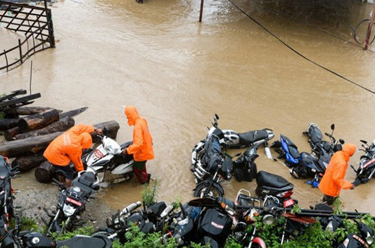 В Непале число жертв наводнений и оползней достигло 65 человек