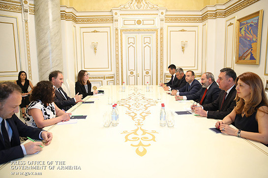 Премьер-министр принял сопредседателя Координационного совета армянских организаций Франции Ара Тораняна