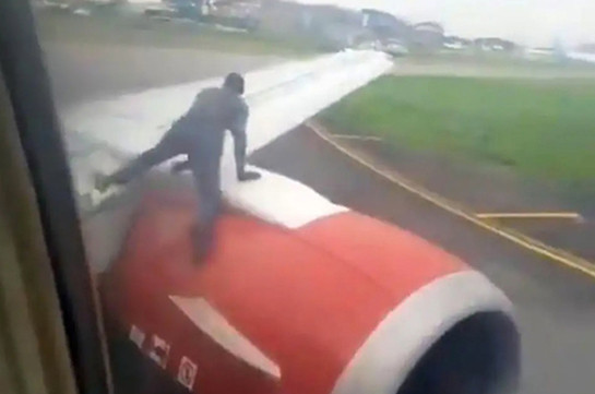 Տղամարդը թռիչքից առաջ բարձրացել է ինքնաթիռի թևի վրա և հայտնվել տեսանյութում