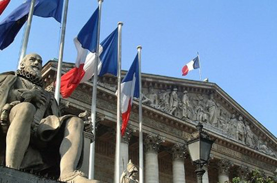 Президент и премьер Франции планируют поменять состав правительства