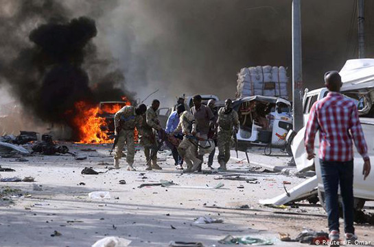 В Сомали при взрыве погибли не менее десяти человек