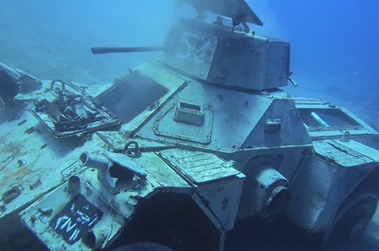 Приманка для туристов: военную технику затопили в Красном море (Видео)