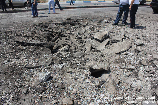 Hole of 1,5 m width and 5 m length and 60 cm depth appeared as a result of blast on Yerevan-Sevan highway (photos)