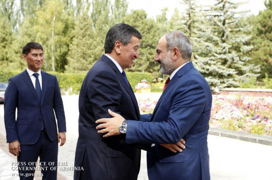 Все кыргызстанцы знают Вас – состоялась встреча премьера Армении и президента Кыргызстана