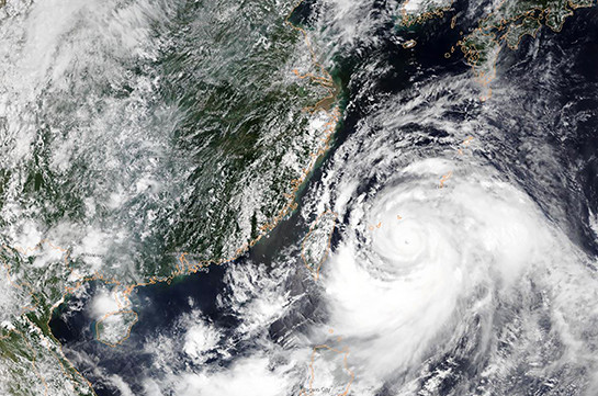 В Китае из-за тайфуна "Лекима" погибли 13 человек, 16 пропали без вести