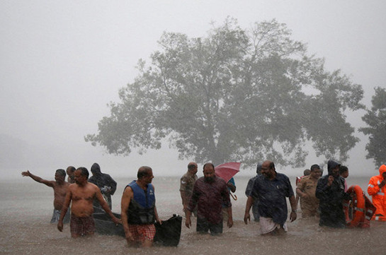 Հնդկաստանում առնվազն 42 մարդ է մահացել տեղատարափ անձրևների հետևանքով